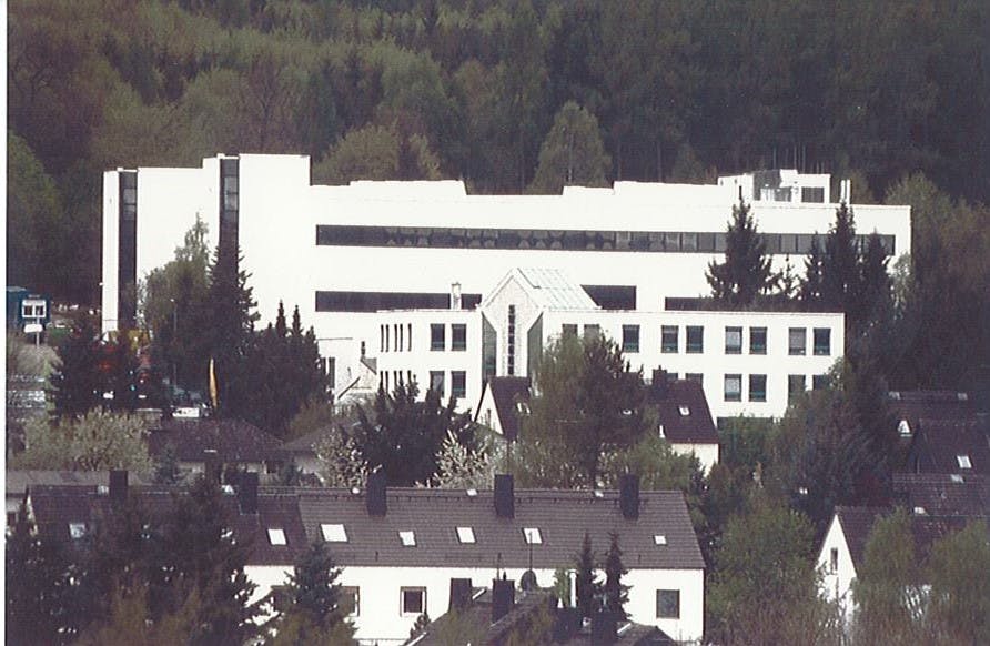Move to Taunusstein-Wehen to the current company headquarters